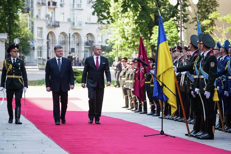 Петр Порошенко и Андрей Киска во время встречи в Киеве, 20 мая 2015 г.