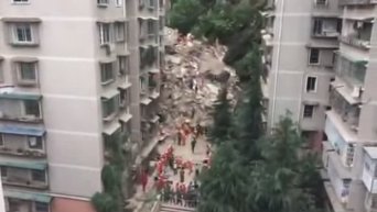 Обрушение здания в Китае, под завалами остаются люди. Видео