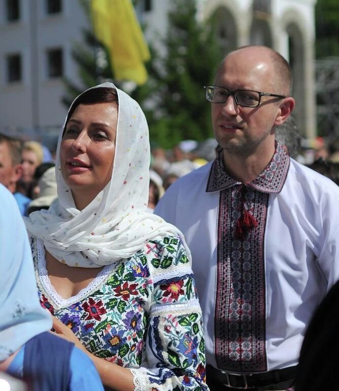 Арсений Яценюк с супругой Терезией в вышиванках