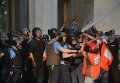 Тушение шин и протестующие у стен Верховной Рады