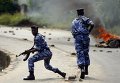 Полиция Бурунди на месте акции протеста против выдвижения президента страны Пьера Нкурунзиза на третий срок