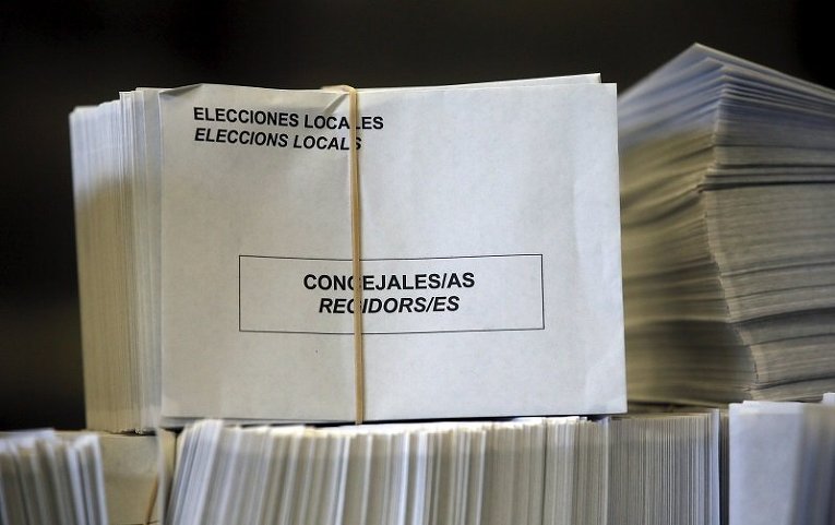 Упакованные бюллетени перед муниципальными выборами в Испании