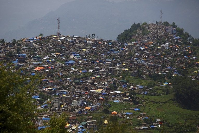 Вид на поселок Барпак, разрушенный во время серии землетрясений в Непале