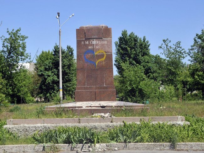 Снесенный памятник Якову Свердлову в Северодонецке