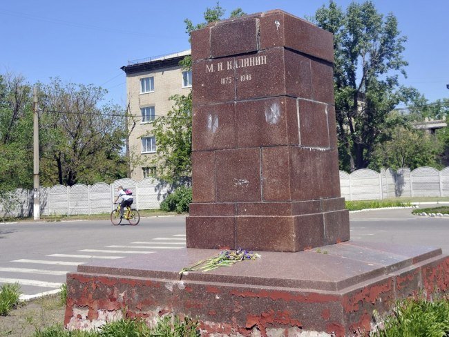 Снесенный памятник Михаилу Калинину в Северодонецке