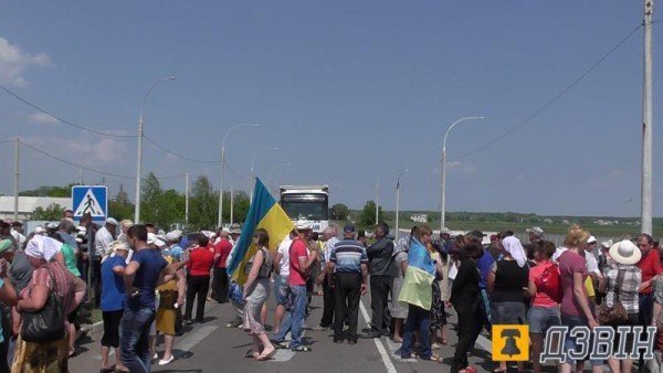 Трасса Черкассы - Канев, заблокированная протестующими