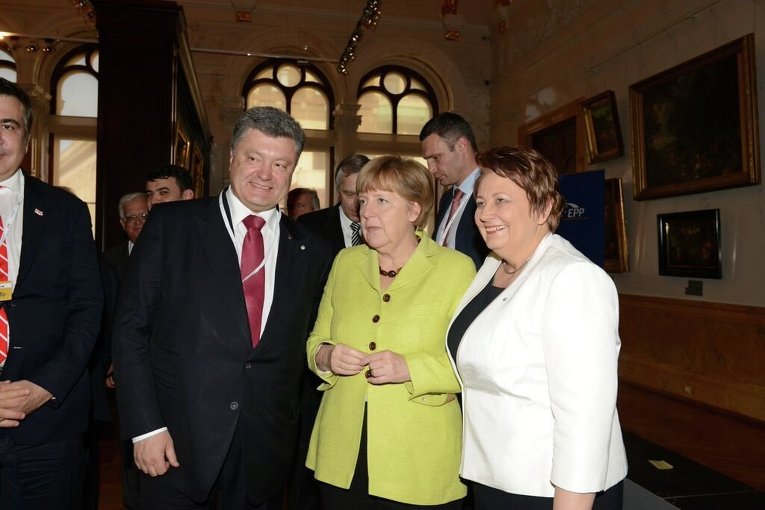 Петр Порошенко и Ангела Меркель на саммите Восточного партнерства в Риге