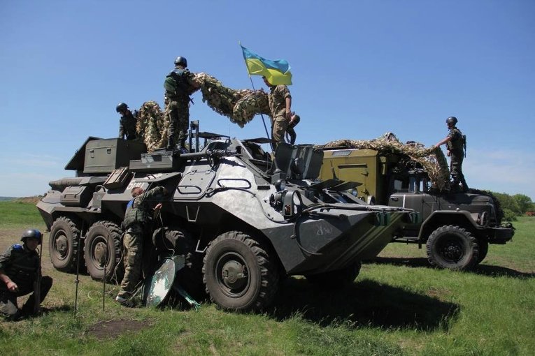 Тактико-строевые занятия украинских военных в зоне АТО