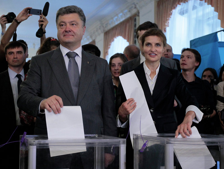 Победа Порошенко на выборах год назад