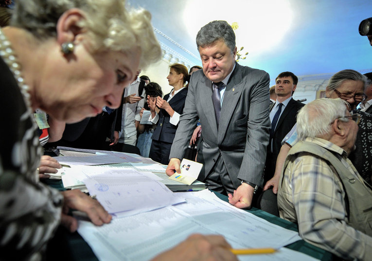 Победа Порошенко на выборах год назад