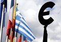 Флаг Греции возле здания Европарламента. Архивное фото