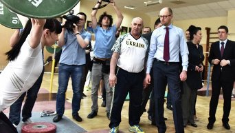 Яценюк в Конча-Заспе обсудил Олимпиаду и пообщался со спортсменами