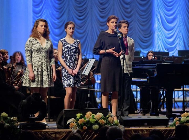 Марина Порошенко с детьми на концерте в Запорожье