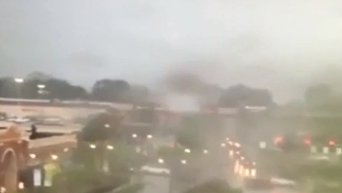 Камера наружного наблюдения запечатлела торнадо в Огайо