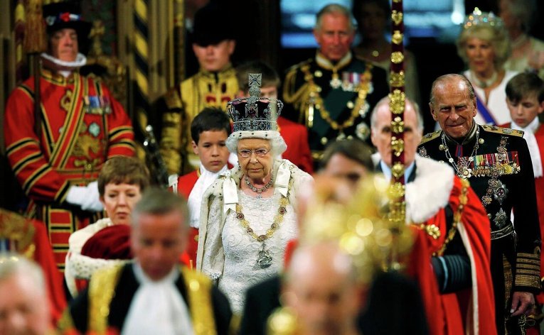 Королева Елизавета II в Палате лордов