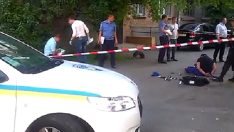 Задержание вооруженного мужчины в Киеве. Видео