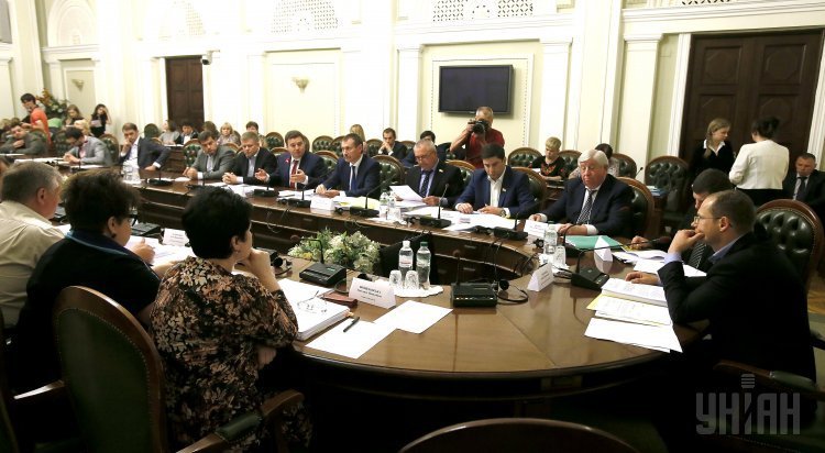 Участники заседания регламентного комитета Верховной Рады по рассмотрению вопроса о снятии с Сергея Клюева депутатской неприкосновенности