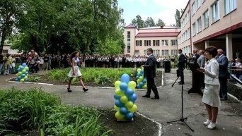 Петр Порошенко на празднике последнего звонка в Славянске