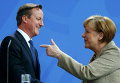 Канцлер Германии Ангела Меркель и премьер-министр Британии Дэвид Кэмерон на совместной пресс-конференции в Берлине