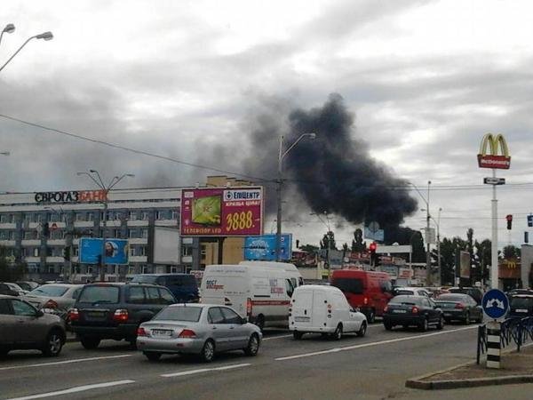Пожар трансформатора на Петровке в Киеве