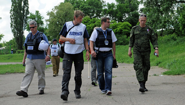Представители ОБСЕ в Донбассе. Архивное фото