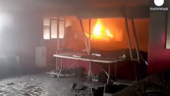 В Мексике учителя подожгли избирательный участок. Видео