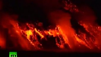 Извержение вулкана на Галапагосских островах. Видео