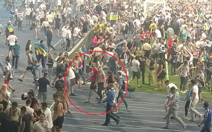 Неонацисты среди фанатов на Кубке Украины (финал) Динамо - Шахтер