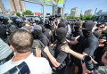 Неизвестные и милиция на Марше Равенства в Киеве