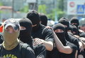 Неизвестные в окружении милиции на Марше Равенства в Киеве