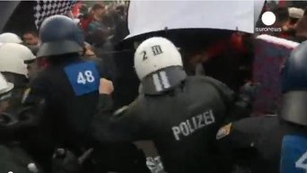 Протесты против G7 переросли в столкновения с полицией