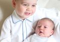 Принц Кембриджский Джордж и новорожденная принцесса Шарлотта