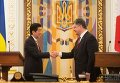 Премьер-министр Японии Синдзо Абэ и президент Петр Порошенко