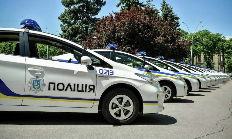 Автомобили с экологическими двигателями, подаренные Японией украинским правоохранителям