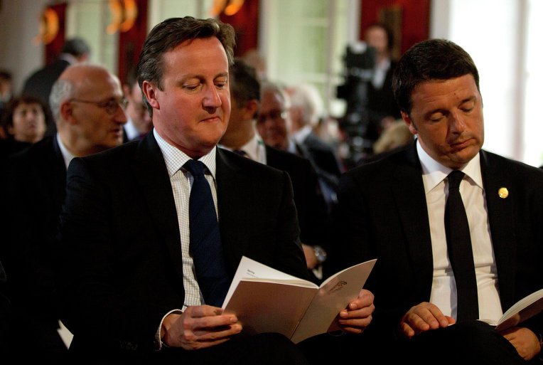 Премьер-министр Великобритании Дэвид Кэмерон со своим итальянским коллегой Маттео Ренци