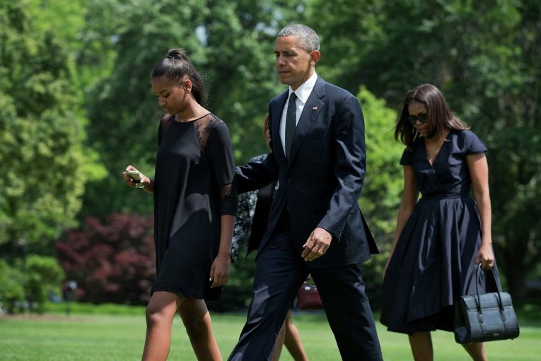 Барак Обама с семьей пришел поддержать вице-президента Джо Байдена на церемонии прощания со старшим сыном Байдена умершего в 46 лет от рака мозга.