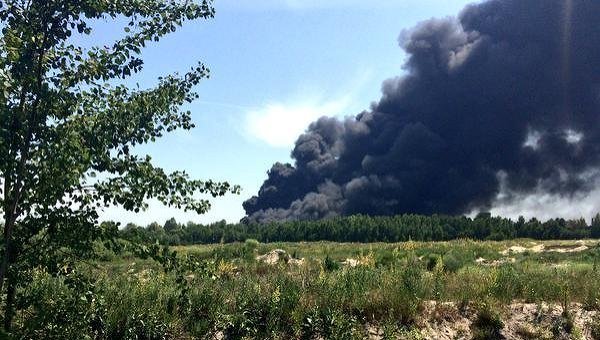Пожар на нефтехранилище в Киевской области