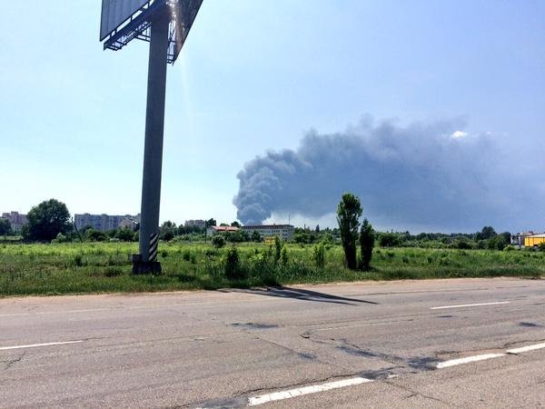 Пожар на нефтехранилище в Киевской области