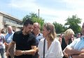 Ксения Собчак сопровождает Саакашвили в селе под Одессой