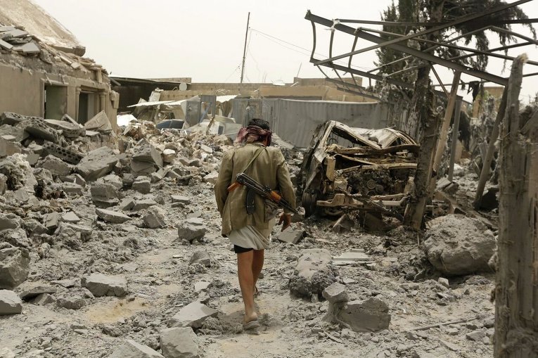 Развалины дома генерала армии Йемена после бомбардировки.