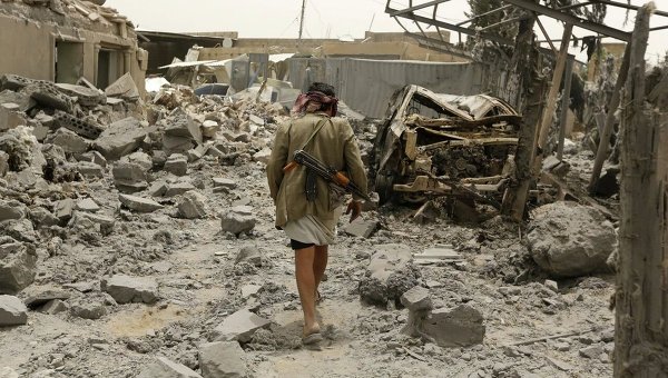 Развалины дома генерала армии Йемена после бомбардировки. Архивное фото