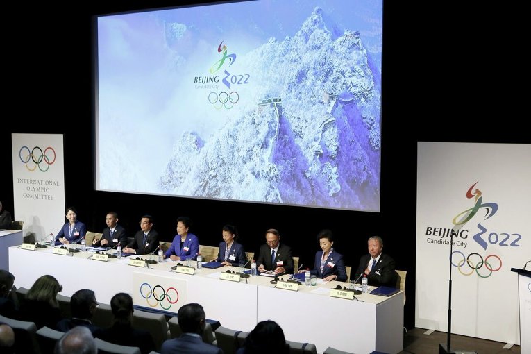 Делегация Китая на брифинге в Международном олимпийском комитете по случаю проведения Зимних Олимпийских игр 2022 года.
