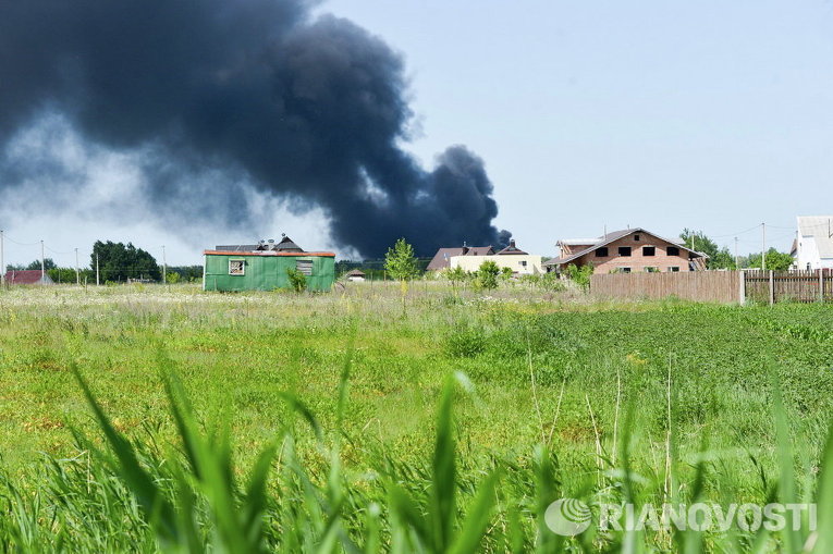 Село Киевской области близ места пожара на нефтебазе