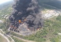 Вид сверху на пожар на нефтебазе в Киевской области