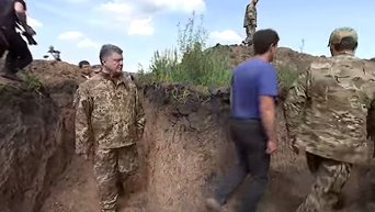 Порошенко проверил строительство фортификационных сооружений на Донбассе. Видео