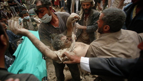 Последствия авиаудара в городе Сана, Йемен. Архивное фото
