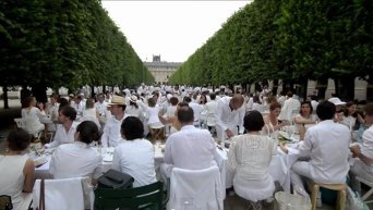 Флешмоб Ужин в белом в Париже