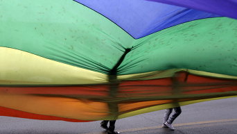 Радужный флаг на гей-параде