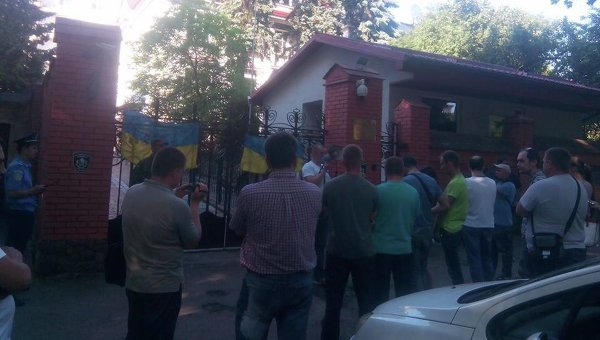 Акция протеста у консульства РФ во Львове