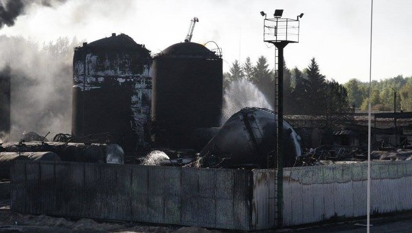 Пожар на нефтебазе под Киевом. Архивное фото